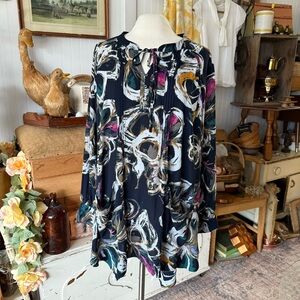 Stunning Abstract Brushstroke Tunic Top!